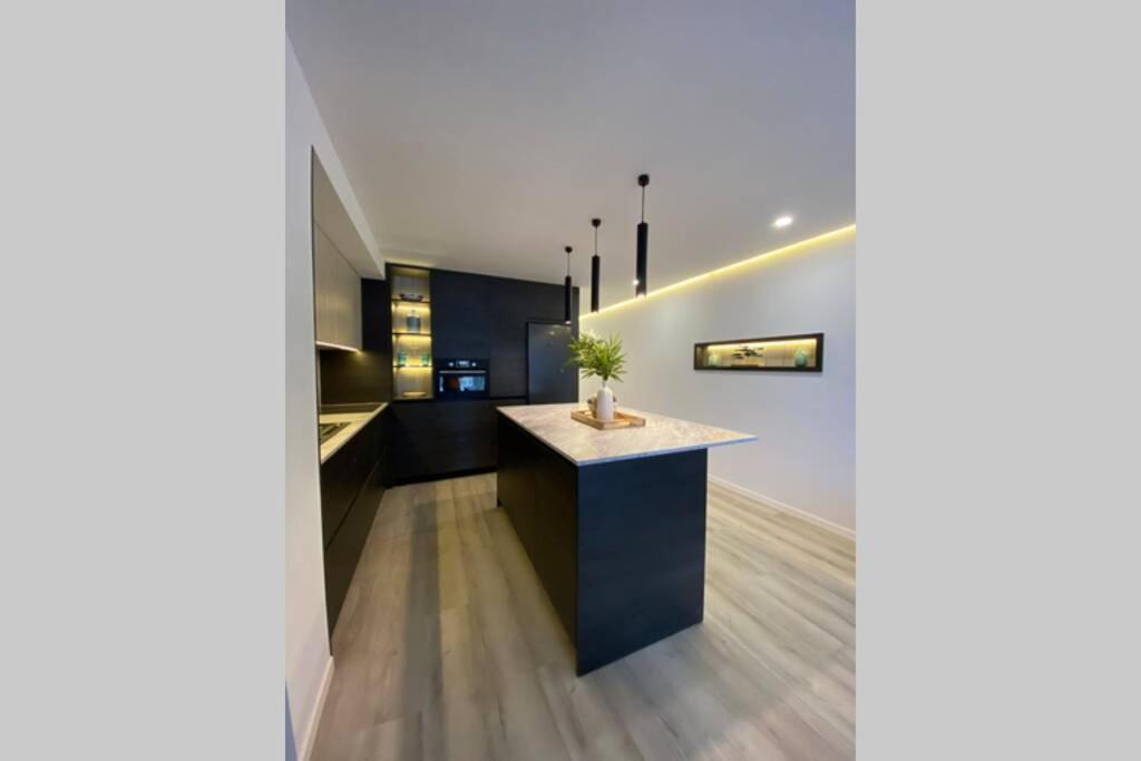 Precioso Apartamento A Estrenar En Centro De Нерха Экстерьер фото